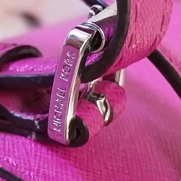 MIchael Kors - Charlotte Large Saffiano Leather Top-Zip Bag in Dragonfruit Pink - Picture 5 of 12